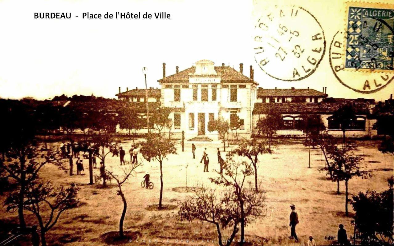 Burdeau - Place de l'Hotel de Vile - 1932.jpg